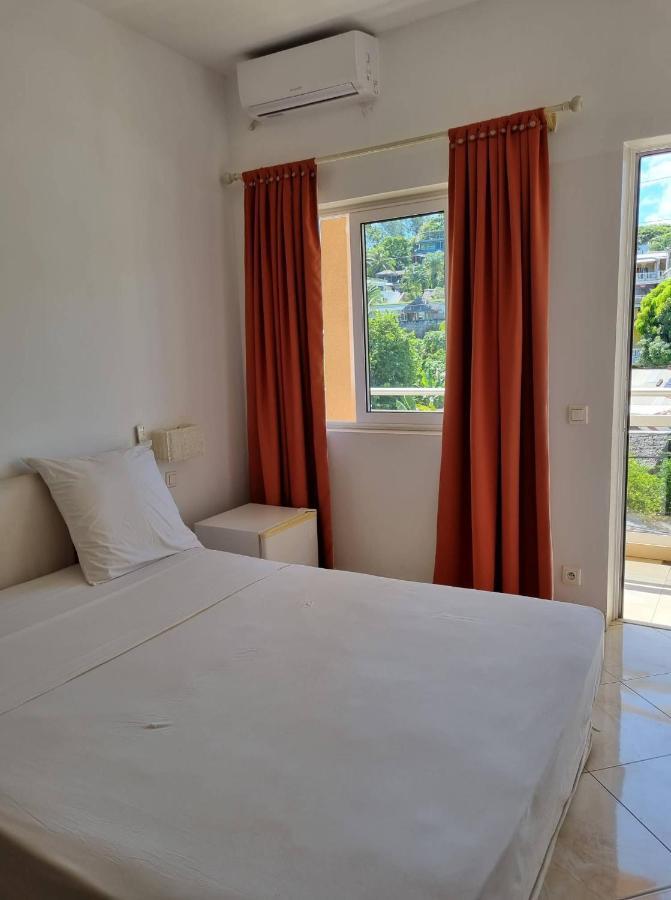 Kokoloko Hotel Амбатолоака Екстериор снимка