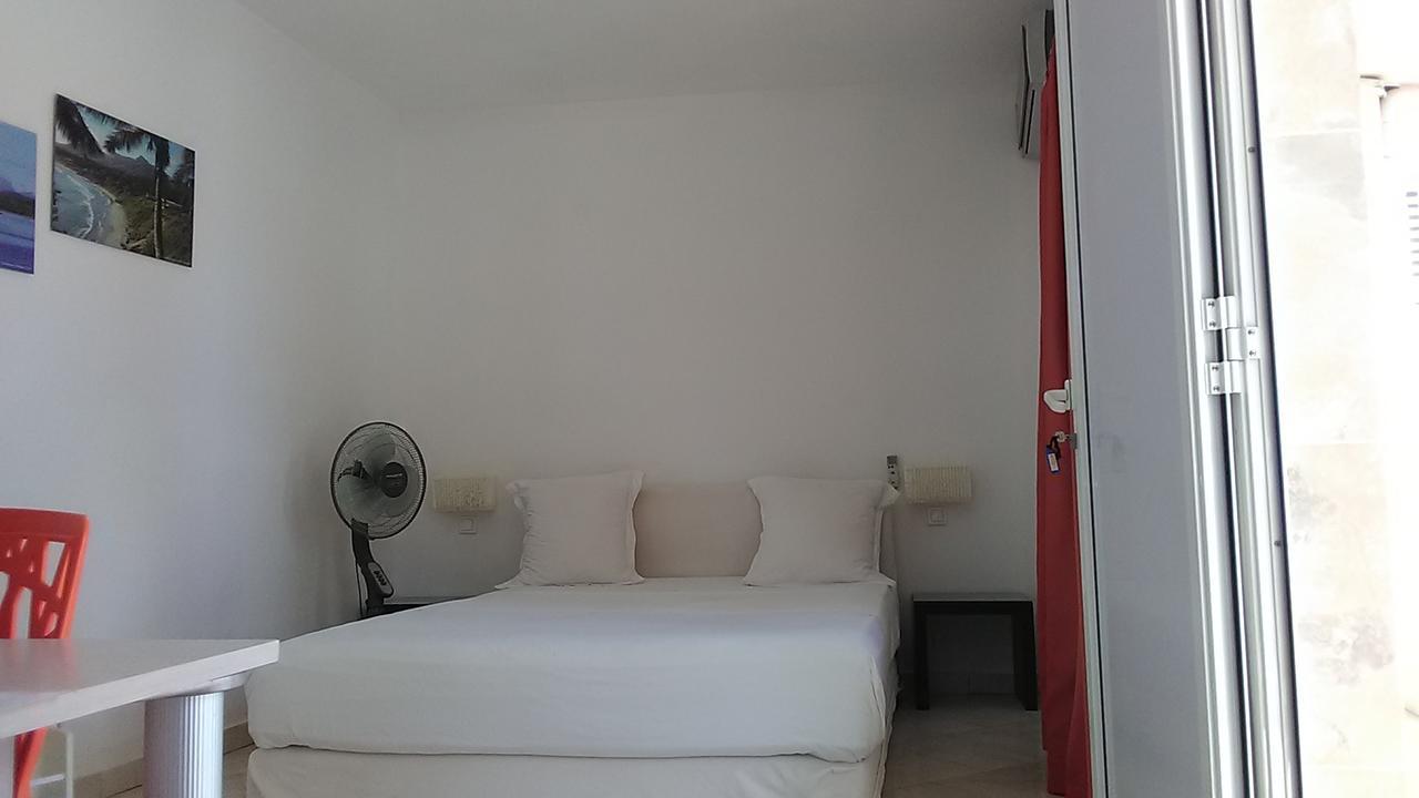 Kokoloko Hotel Амбатолоака Екстериор снимка
